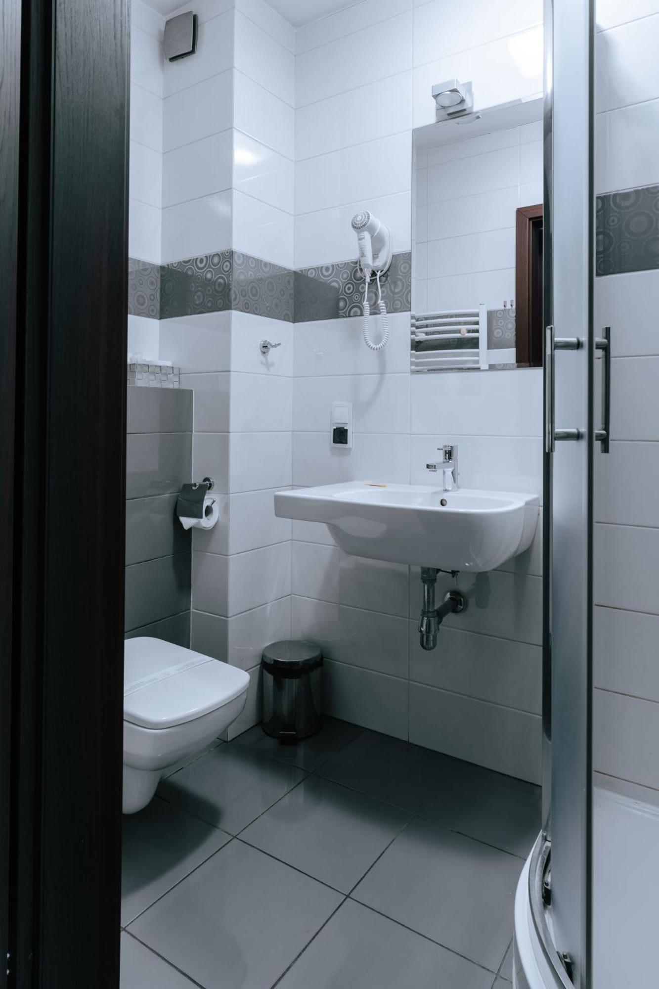 אוגרודז'ינייץ Hotel Pod Figura מראה חיצוני תמונה